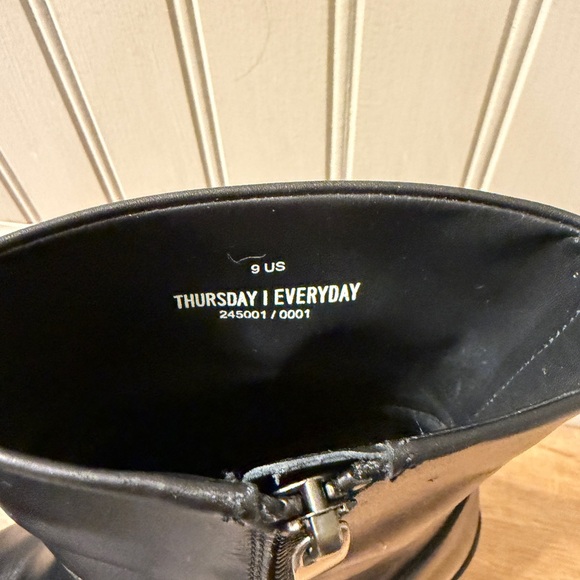 Thursday SoHo Zip Black sz 9 - Picture 6 of 9